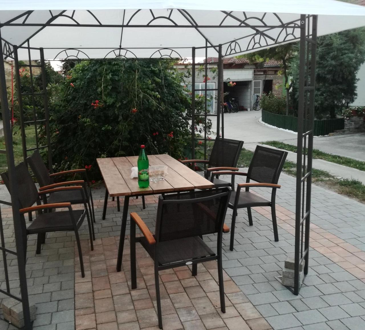 Apartmani Maja Зренянин Екстер'єр фото
