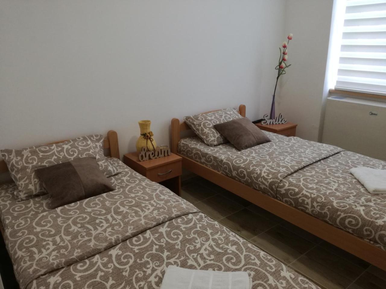 Apartmani Maja Зренянин Екстер'єр фото