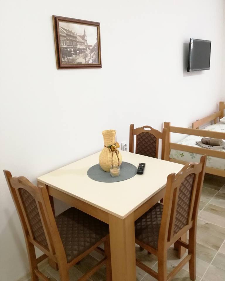 Apartmani Maja Зренянин Екстер'єр фото
